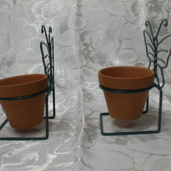 2 Terra Cotta Pots With Green Metal Butterfly Hang - Picture 4 of 5